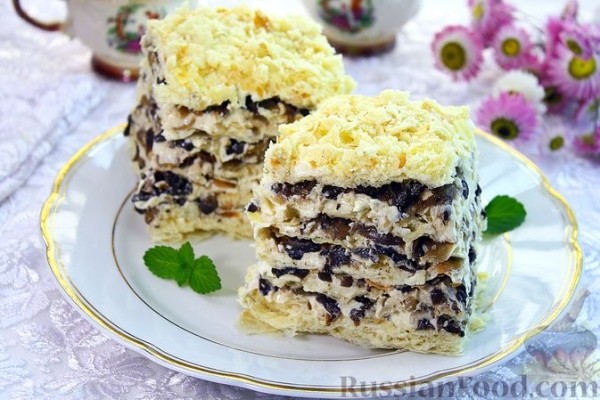 Закусочный торт "Наполеон" со сливочным сыром и грибами