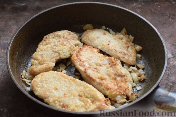 Куриные отбивные в сливочно-сырном соусе