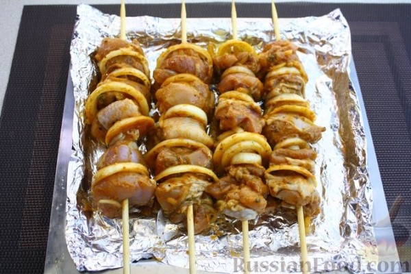 Куриный шашлык в томатно-горчичном маринаде, в духовке