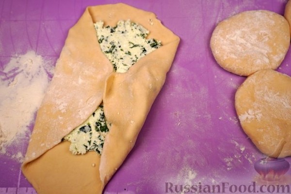 Плацинды с творогом и зеленью