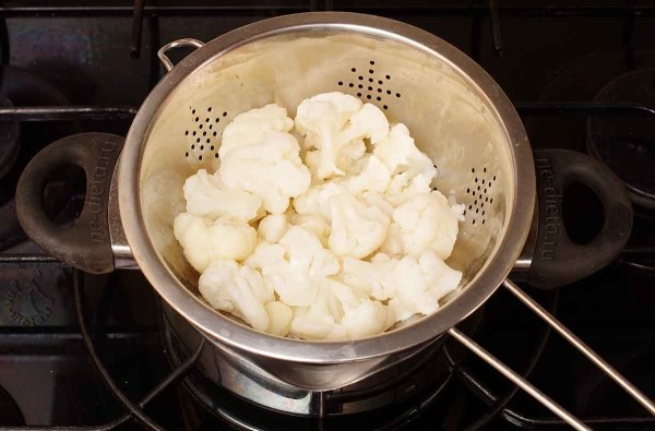 Цветная капуста с яйцом и сыром в духовке