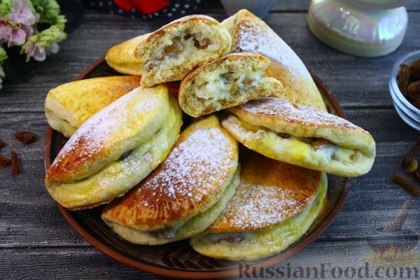 Сочники с творогом и изюмом