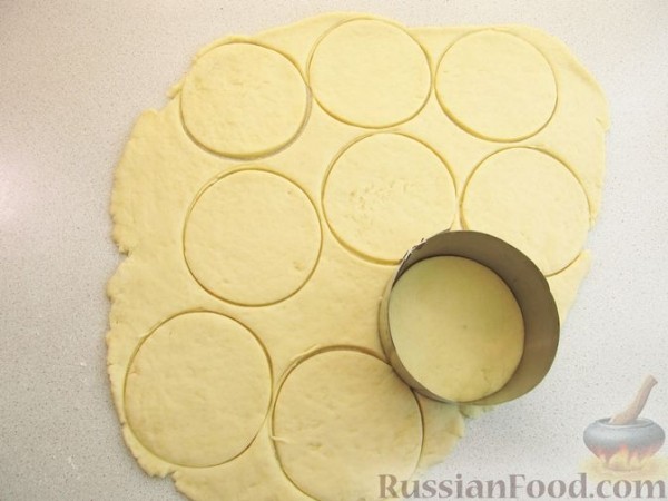Сочники с творогом и изюмом