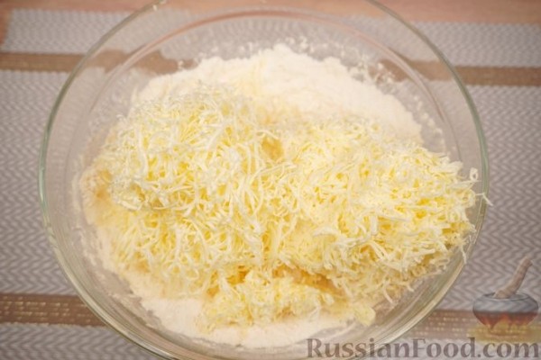 Штрудель с яблоками, изюмом и орехами