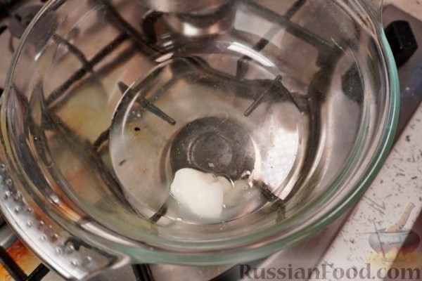 Жареный картофель с луком и нудлями