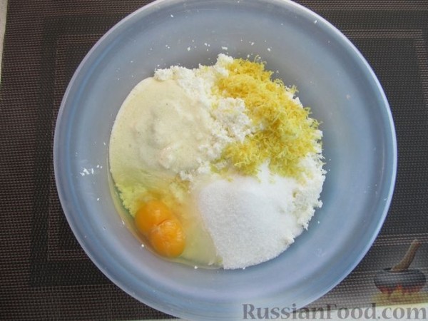 Творожная запеканка с манкой и изюмом (без муки)