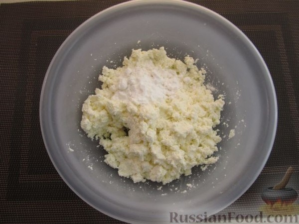 Сочники с творогом и изюмом