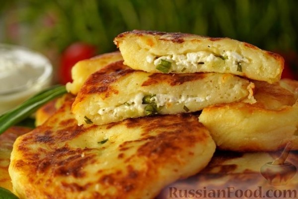 Картофельные котлеты с творогом, сыром и зеленью