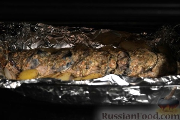 Скумбрия в горчично-сметанном маринаде, запечённая с картофелем