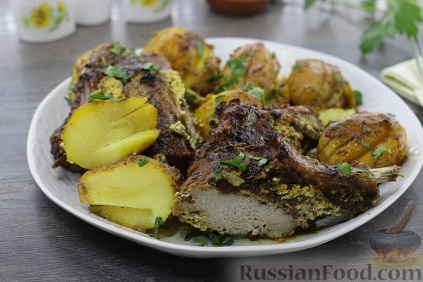 Свиная корейка, запечённая с картофелем
