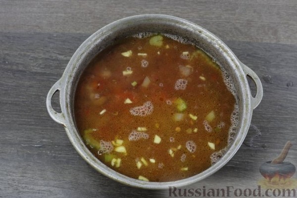 Суп с чечевицей, капустой и беконом
