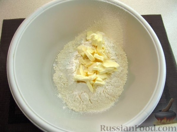 Сочники с творогом и изюмом