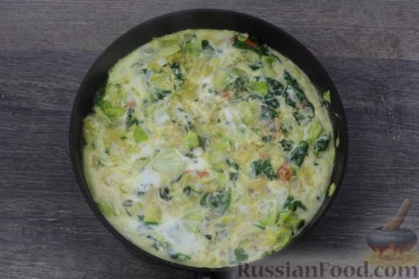 Тушёная капуста со шпинатом и яйцами