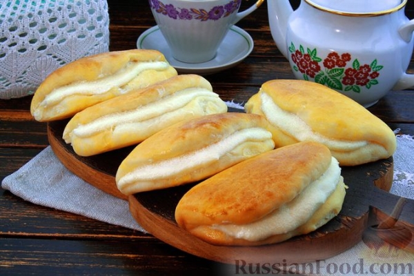 Сдобные дрожжевые сочники с масляно-заварным кремом