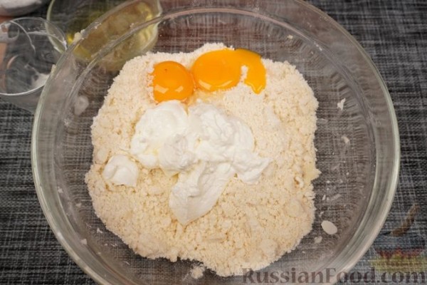 Песочный рулет с ореховой начинкой