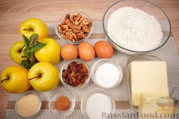 Штрудель с яблоками, изюмом и орехами