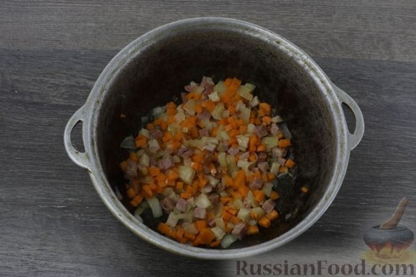 Суп с чечевицей, капустой и беконом