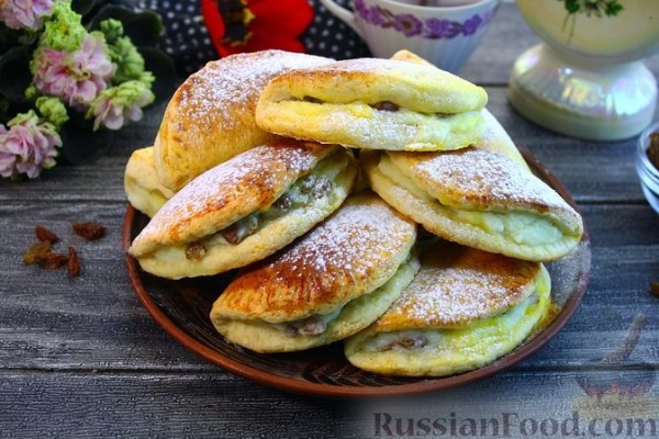 Сочники с творогом и изюмом