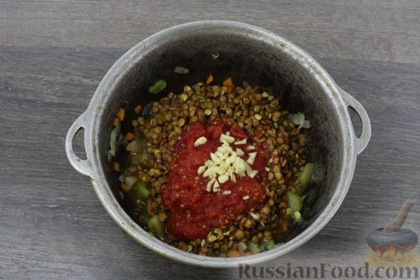 Суп с чечевицей, капустой и беконом