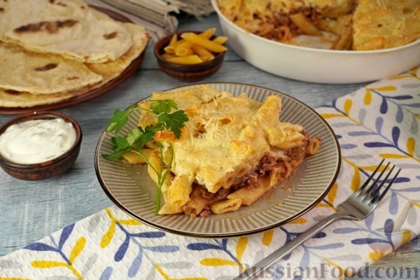 Пастицио (запеканка из макарон с фаршем и сыром, под соусом бешамель)