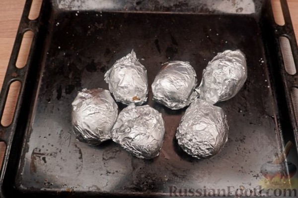 Запечённый картофель, фаршированный ветчиной и сыром