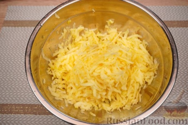 Штрудель с яблоками, изюмом и орехами