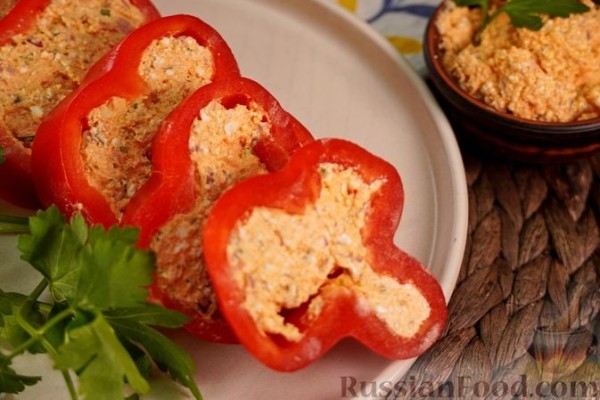 Закуска из творога с паприкой и тмином (кёрёзёт)
