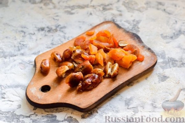 Рулетики из слоёного теста, с сухофруктами и орехами
