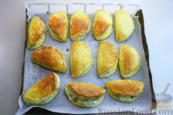 Сочники с творогом и изюмом