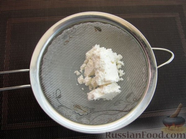 Творожная запеканка с манкой и изюмом (без муки)