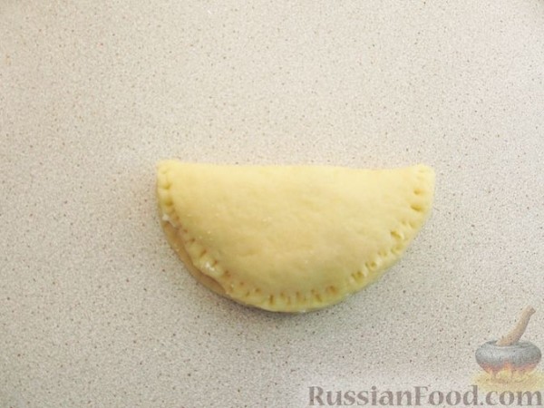 Сочники с творогом и изюмом