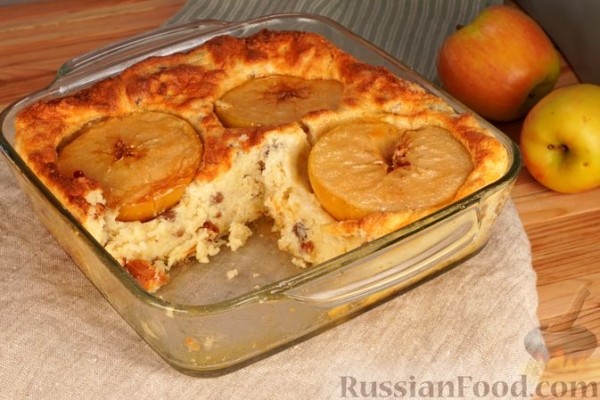 Манное суфле с яблоками и изюмом