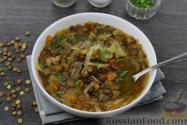 Суп с чечевицей, капустой и беконом