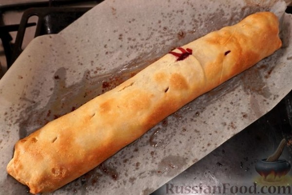Штрудель с вишней