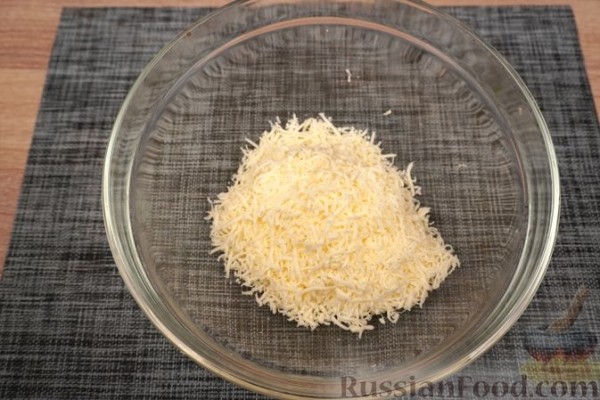 Польский горячий бутерброд с грибами, ветчиной и кукурузой
