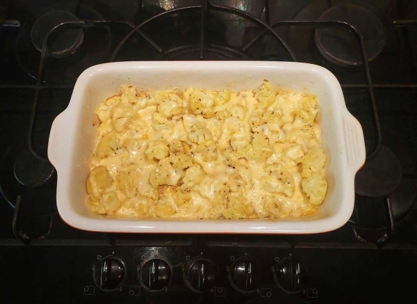 Цветная капуста с яйцом и сыром в духовке