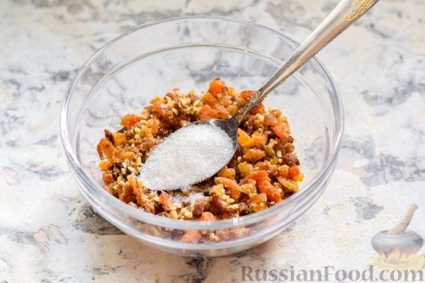 Рулетики из слоёного теста, с сухофруктами и орехами
