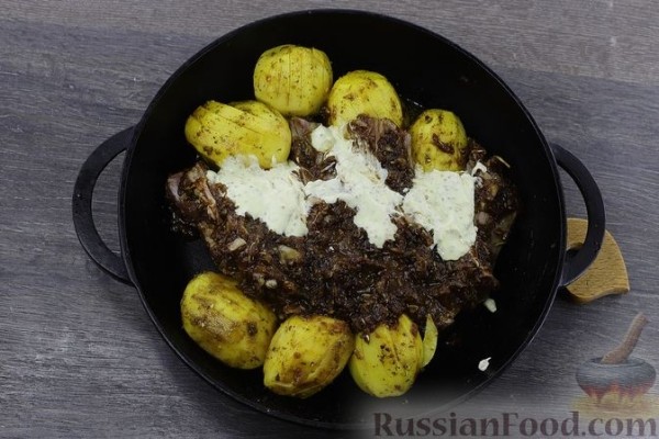 Свиная корейка, запечённая с картофелем