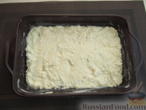 Творожная запеканка с манкой и изюмом (без муки)