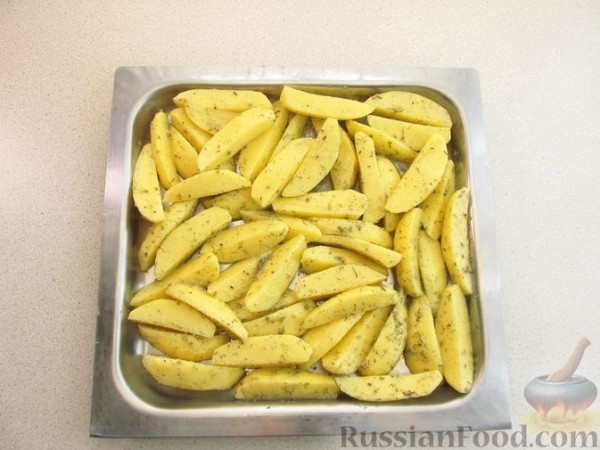 Шашлык из свиной шеи в духовке (с картофелем)