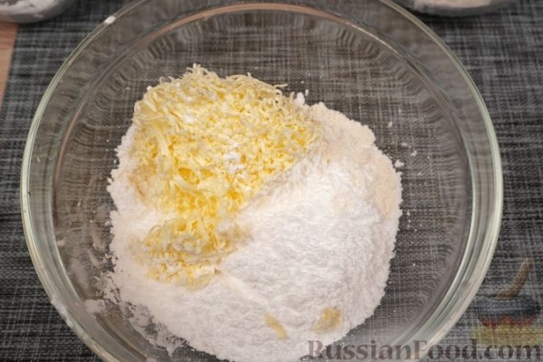 Песочный рулет с ореховой начинкой