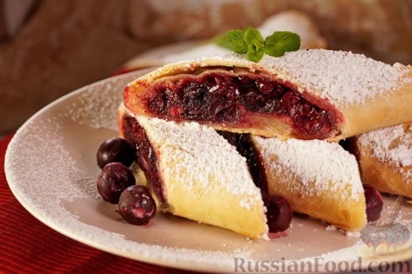Штрудель с вишней
