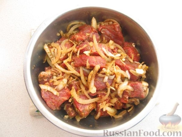 Шашлык из свиной шеи в духовке (с картофелем)