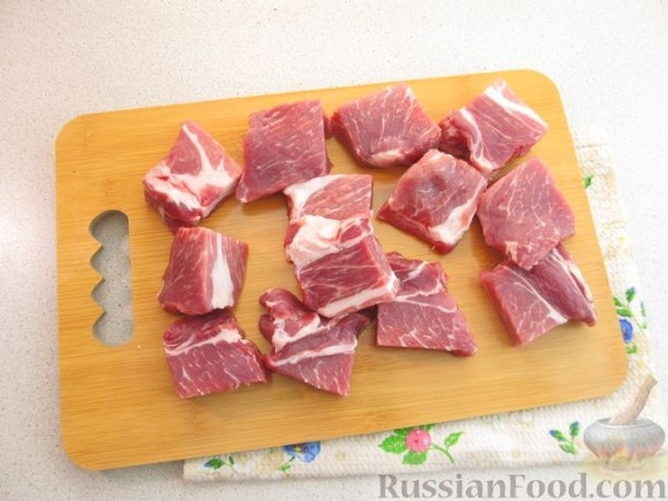 Шашлык из свиной шеи в духовке (с картофелем)