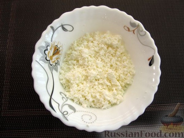 Творожная запеканка с манкой и изюмом (без муки)