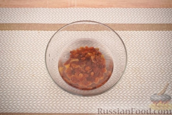 Штрудель с яблоками, изюмом и орехами