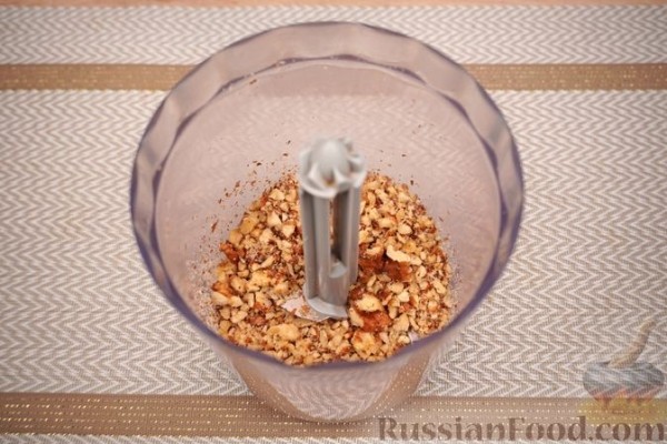 Штрудель с яблоками, изюмом и орехами