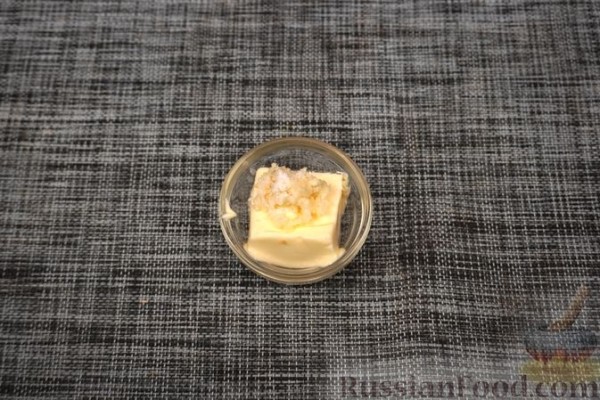 Польский горячий бутерброд с грибами, ветчиной и кукурузой