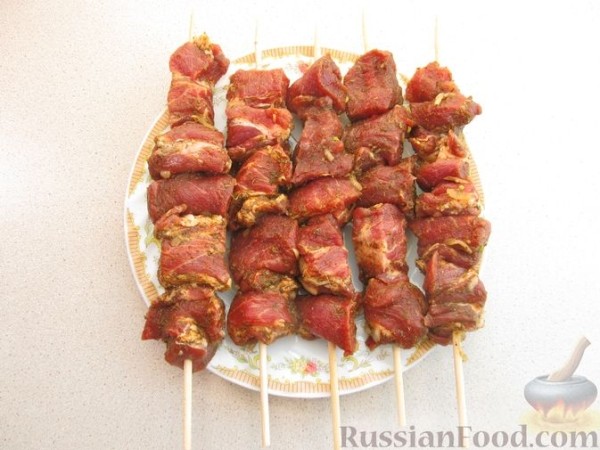 Шашлык из свиной шеи в духовке (с картофелем)