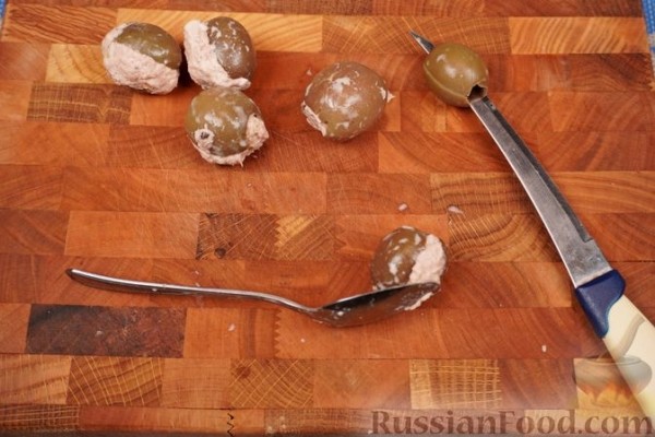 Фаршированные оливки с тунцом, жаренные во фритюре